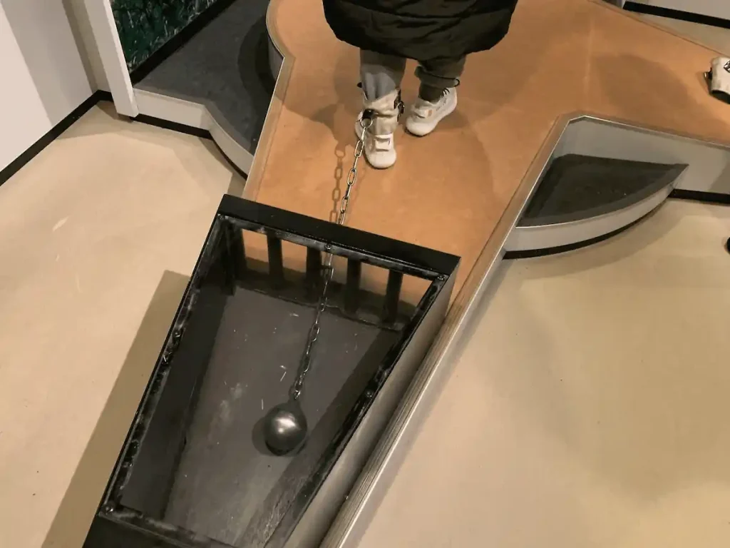 일본 홋카이도 아바시리 여행 박물관 아바시리감옥(博物館 網走監獄) 범좌자 발목 쇠구술 수갑
