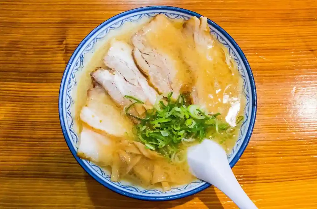 일본 라멘 종류 돈코츠라멘 (돼지뼈라멘) 豚骨ラーメン